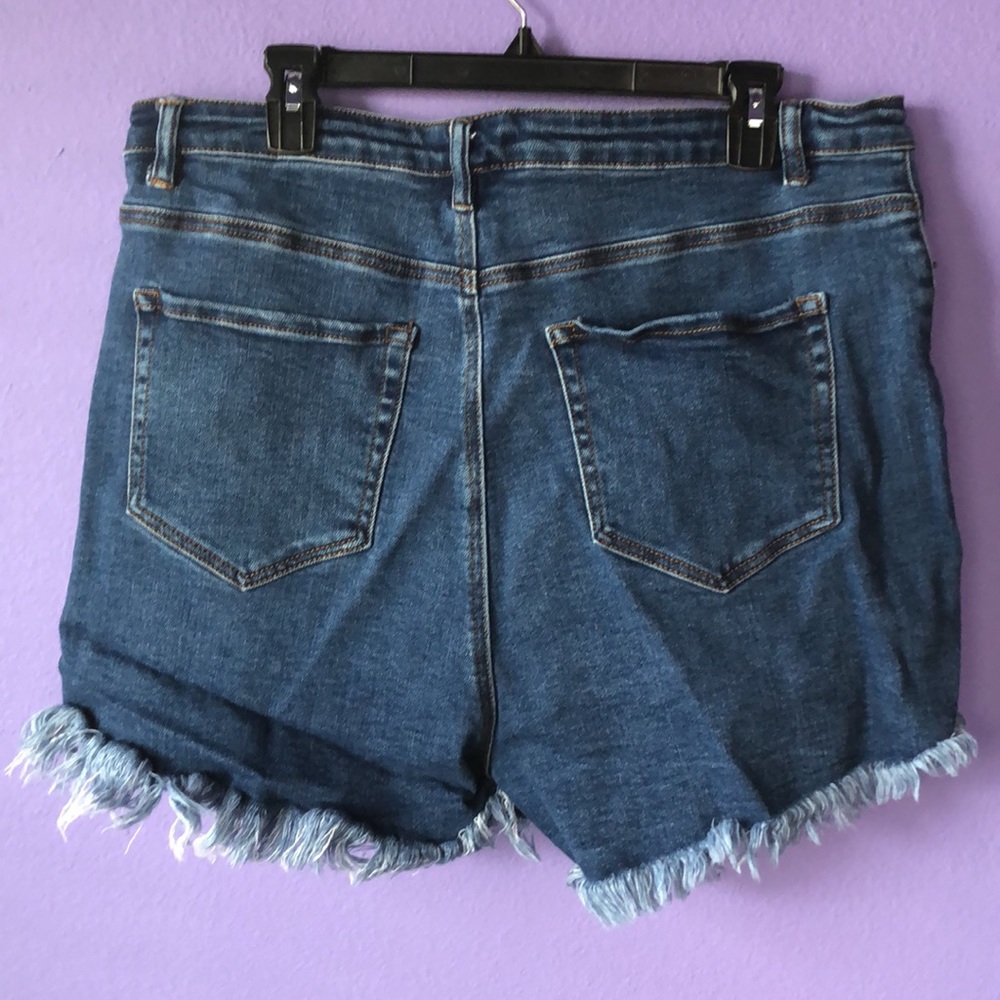Daisy Dukes - Picture 2 of 5